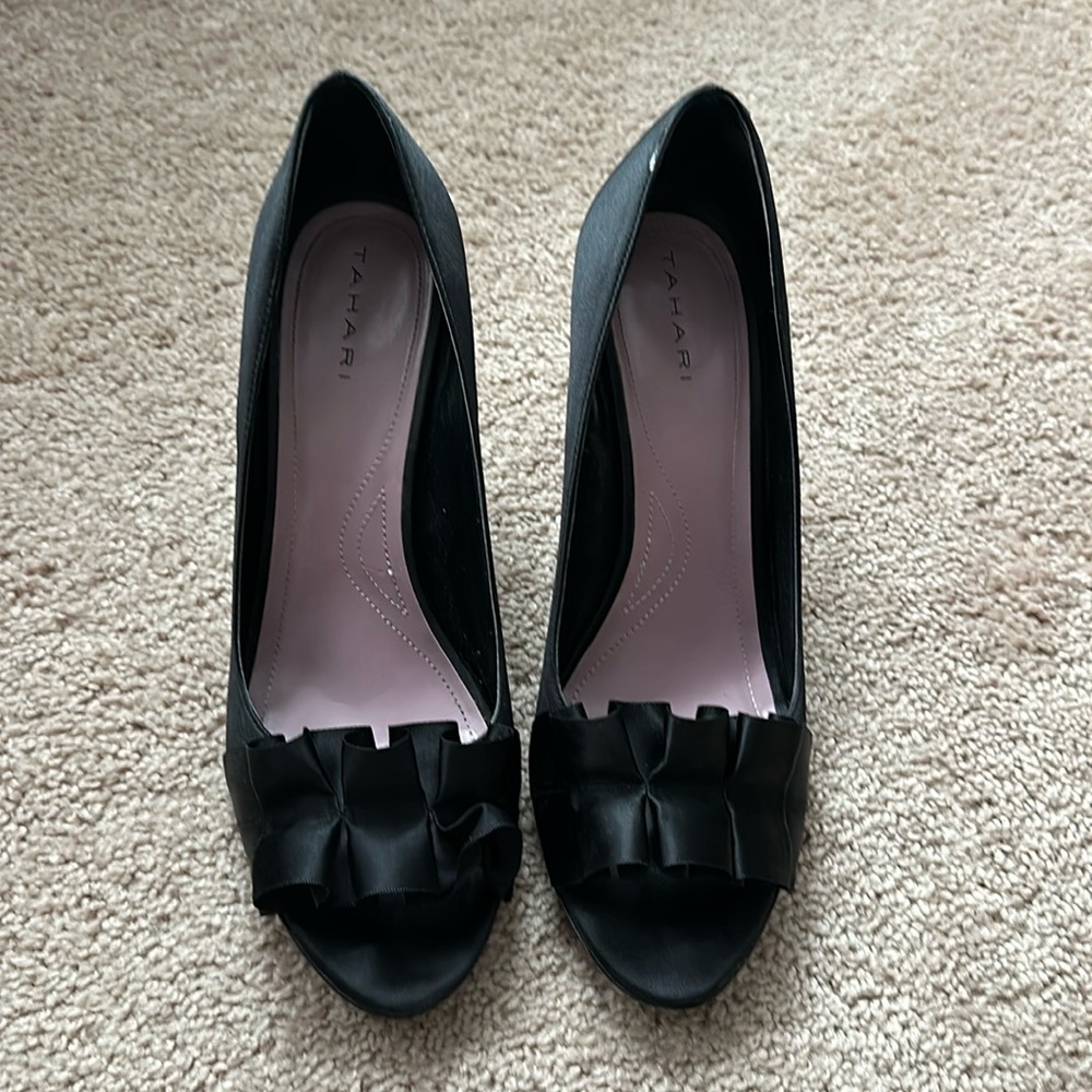 Tahari formal satin style shoes